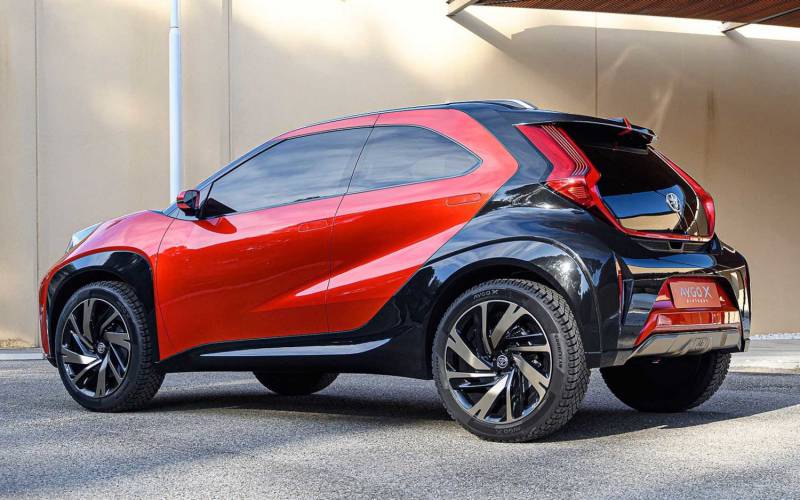 Comparison - Toyota Aygo X Prologue 2022 - vs - Subaru Crosstrek Limited 2021 | SUV Drive